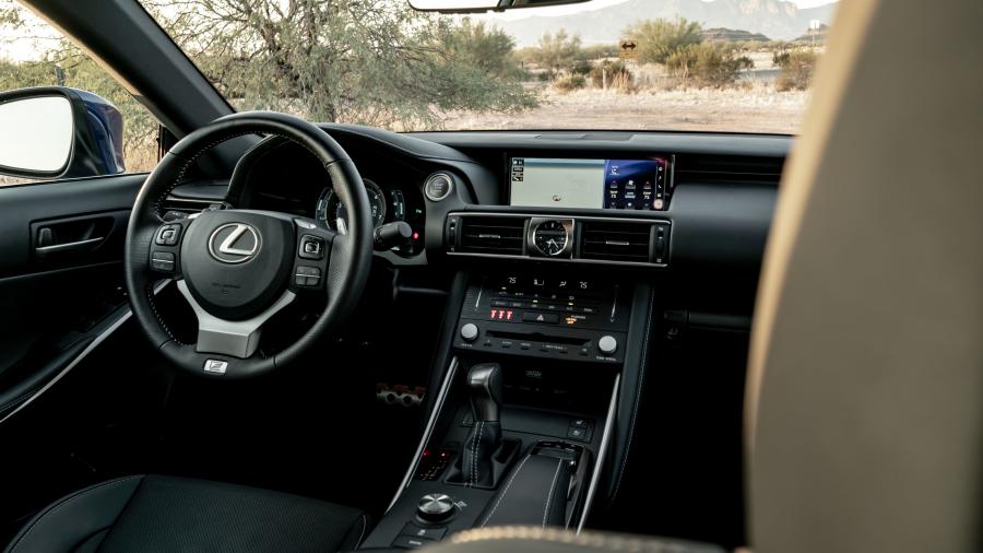 Торпедо Lexus IS350 F-Sport (XE30) 2016 года  (NA) (фото 29 из 32)
